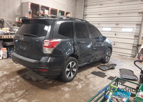 2017 Subaru Forester 2.5I Premium z USA, uszkodzony, nr VIN JF2SJAGC5HH540678